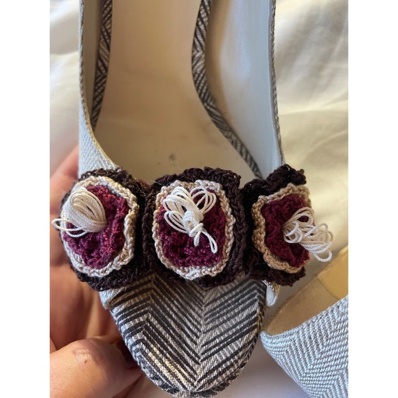 Kurt Geiger Peep Toe Heels Herringbone Pattern Floral  Made in Italy Size 38 7.5 - Picture 2 of 7